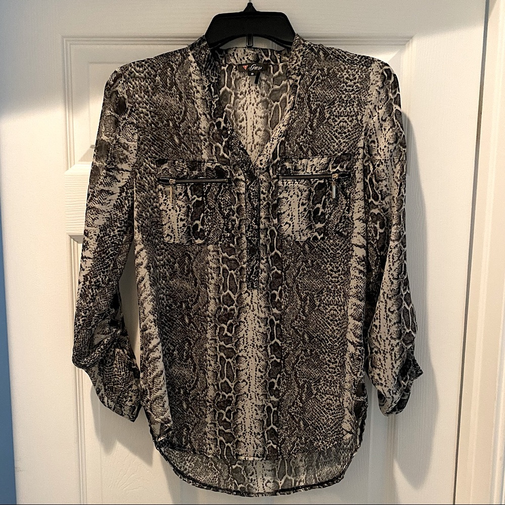 Guess snake print Blouse with zipper details. Size S.